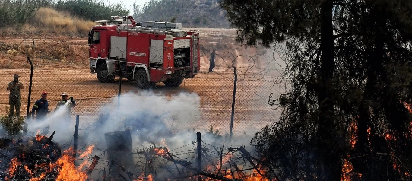 Κεφαλονιά: Εκκενώνεται ο οικισμός Δοριζάτα - Υπό έλεγχο η φωτιά στα Κοκκολάτα (βίντεο)